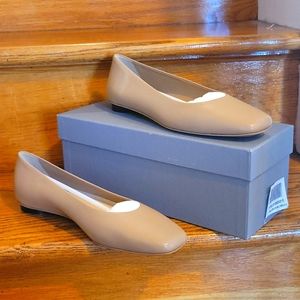 Everlane the 90s flat